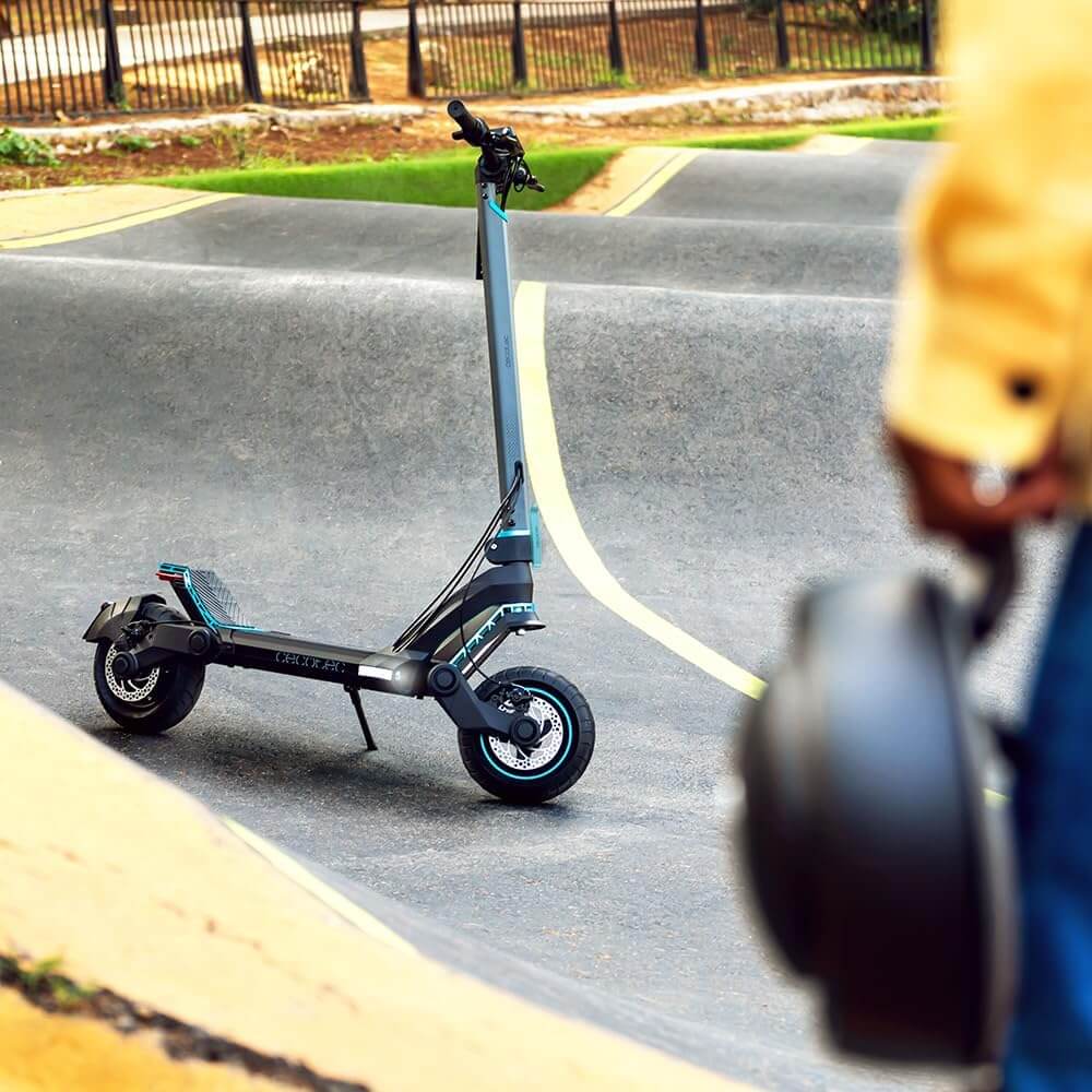 Patinete eléctrico Cecotec Bongo Z Power City opiniones y en vista lateral