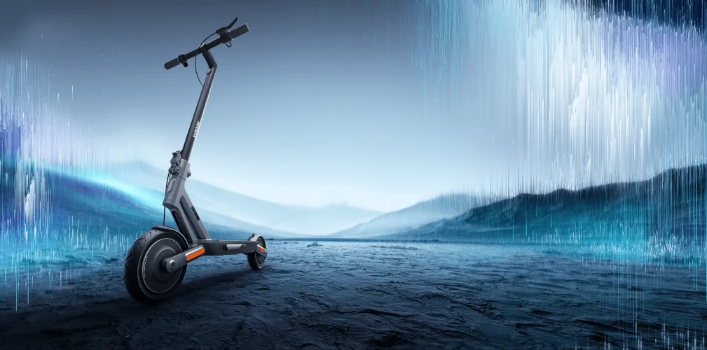Xiaomi Electric Scooter 4 Ultra de perfil con doble suspensión y ruedas de 10 pulgadas