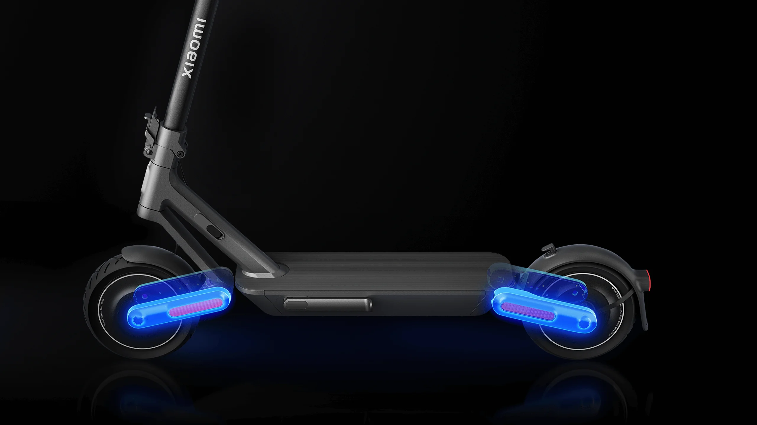 Detalle de la doble suspensión del Xiaomi Scooter 4 Ultra en la rueda delantera